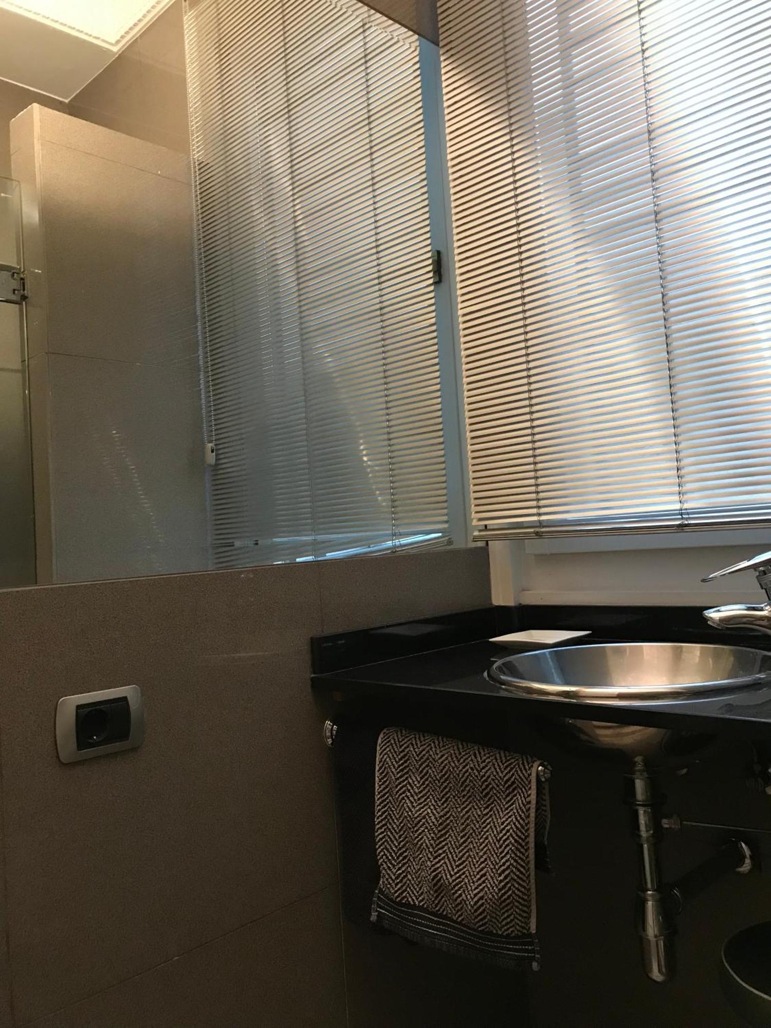 Habitacion Grande Y Confortable Con Bano Privado Junto A Guggenheim 빌바오 외부 사진